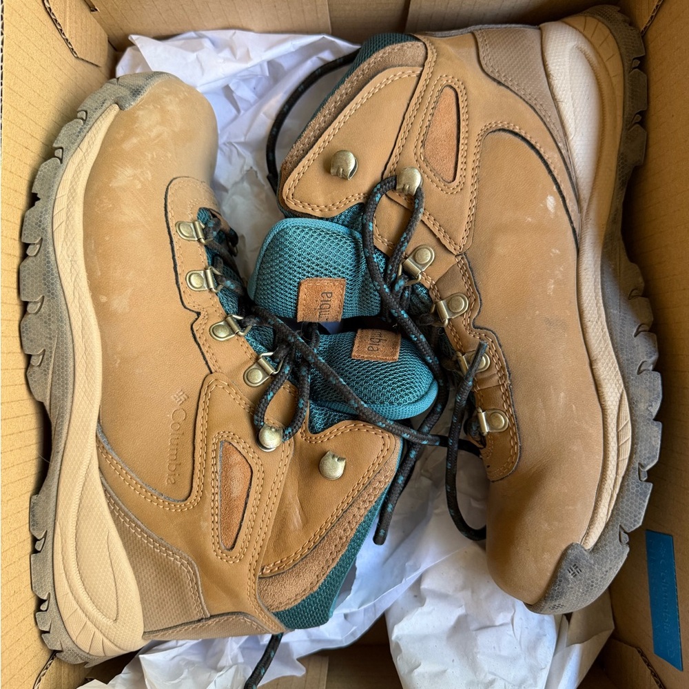 Columbia Newton Ridge Hiking Boots